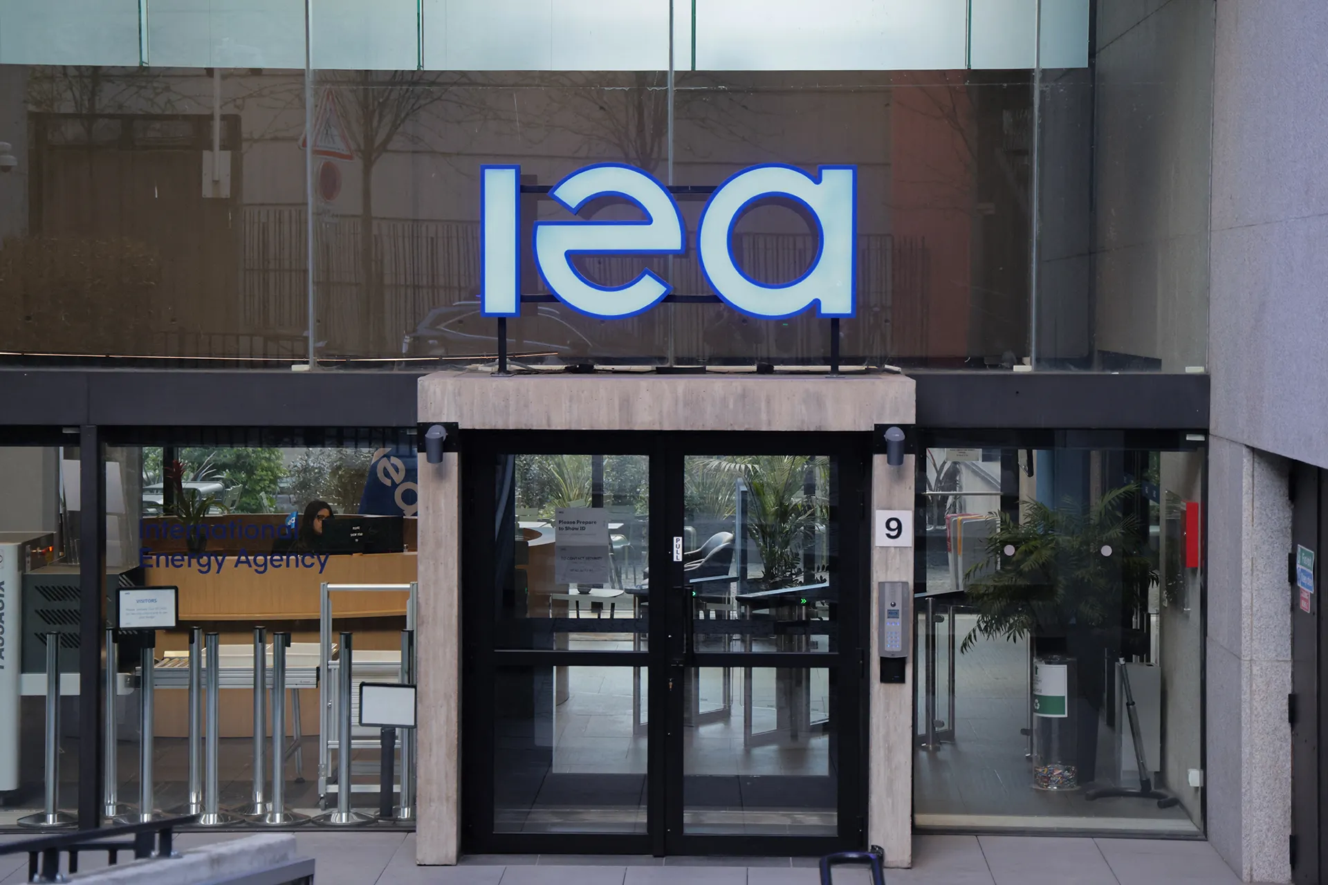 وكالة الطاقة تلوح باحتياطيات نفطية اضافية لمواجهة ازمة الطاقة