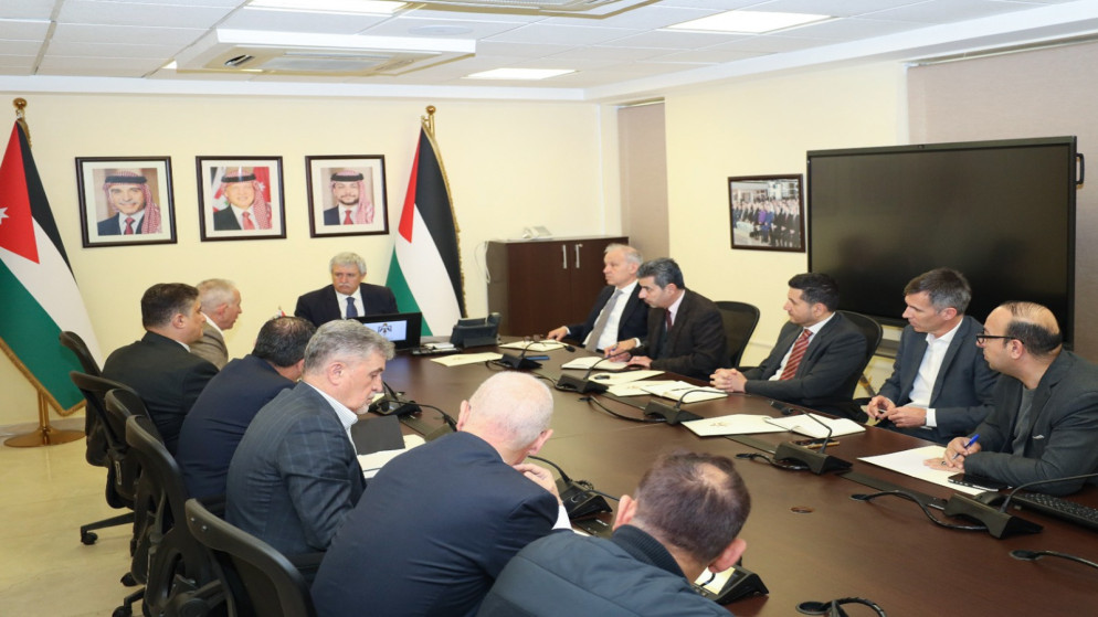 وزير النقل يبحث تعزيز التعاون بين مشغلي المطارات في الاردن