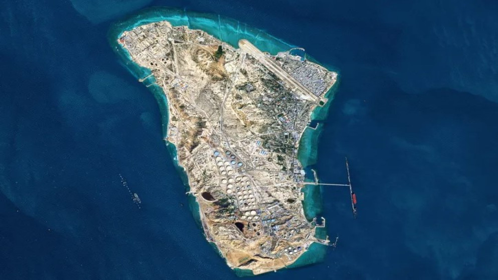 واشنطن تدرس نشر قوات المارينز للسيطرة على جزر ايرانية لاعادة فتح مضيق هرمز