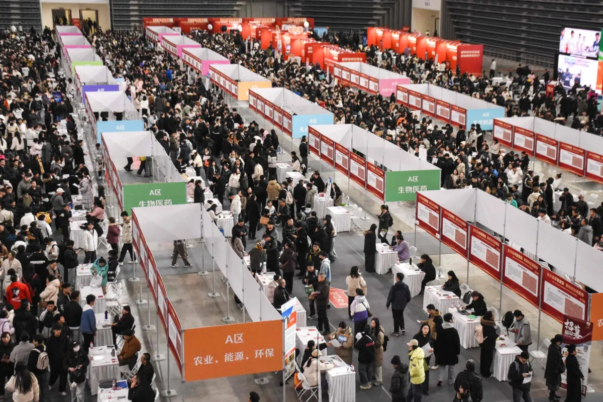 الصين تشدد الرقابة المالية وتفتح ابواب التمويل الخارجي