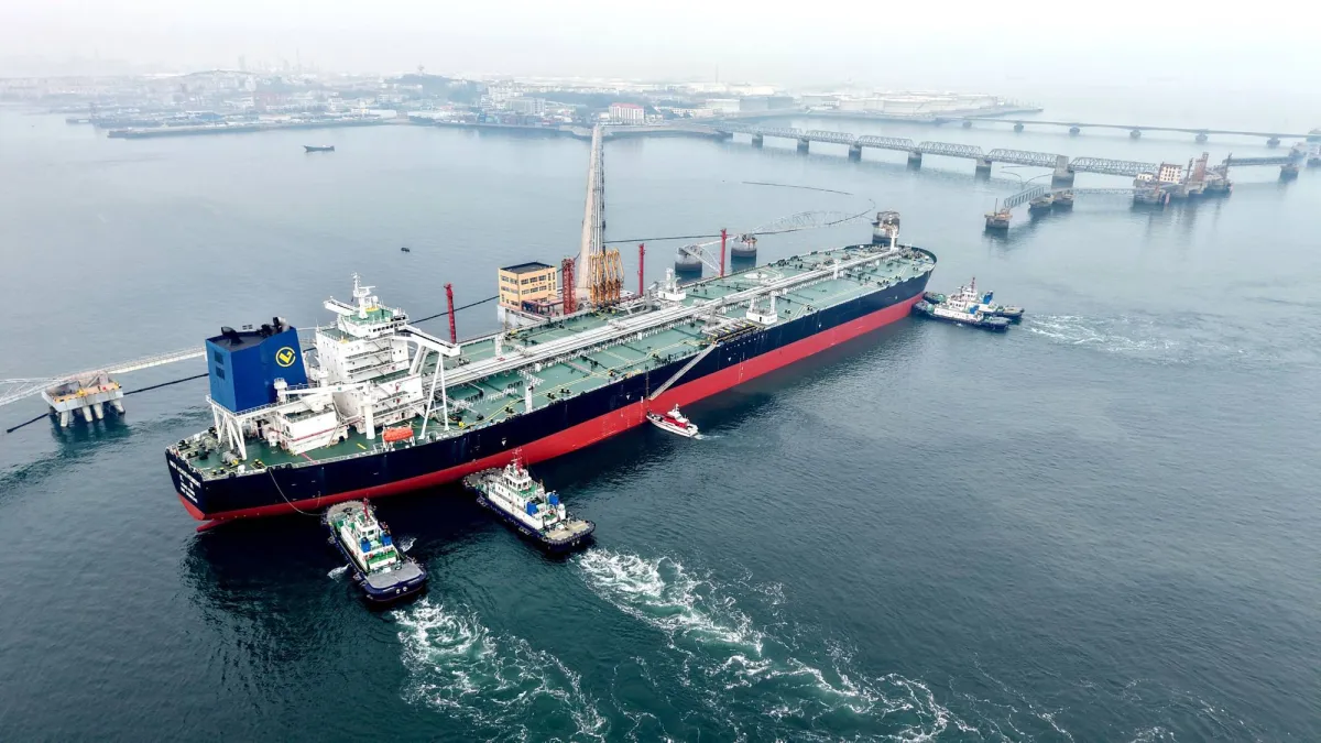 شركات النفط الصينية تستأنف شراء النفط الروسي بعد توقف