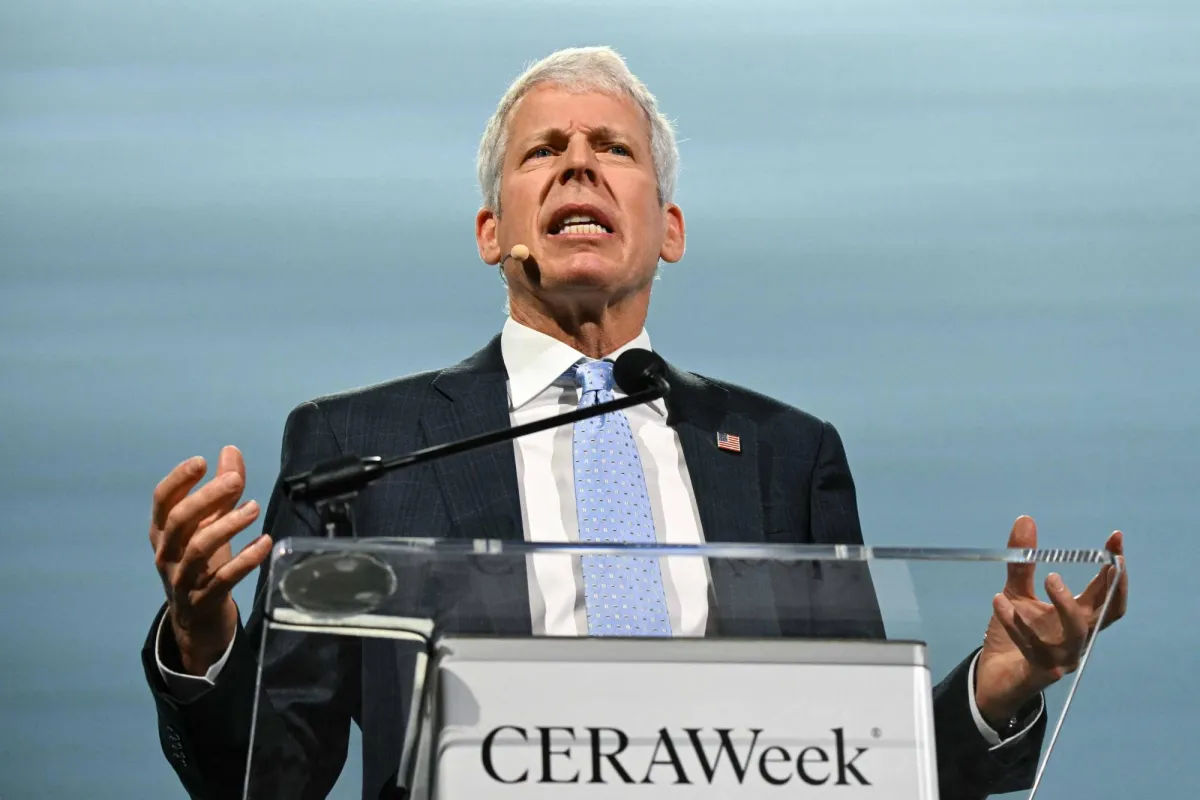 وزير الطاقة الامريكي يصف اضطرابات سوق النفط بالمؤقتة