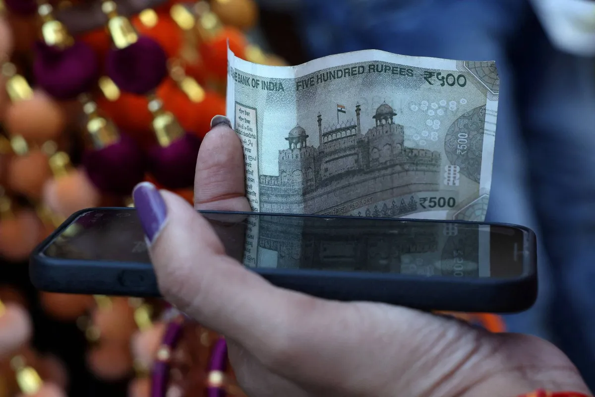 تذبذب العملات يرهق المتداولين وسط تضارب انباء واشنطن وطهران