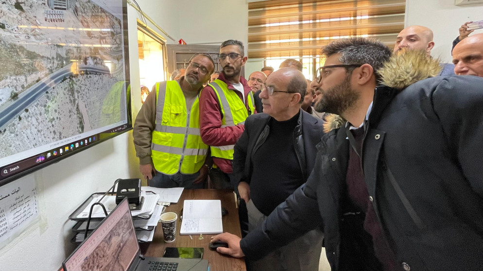 وزير الادارة المحلية يوجه برفع الجاهزية تحسبا لامطار غزيرة بالكرك والاغوار