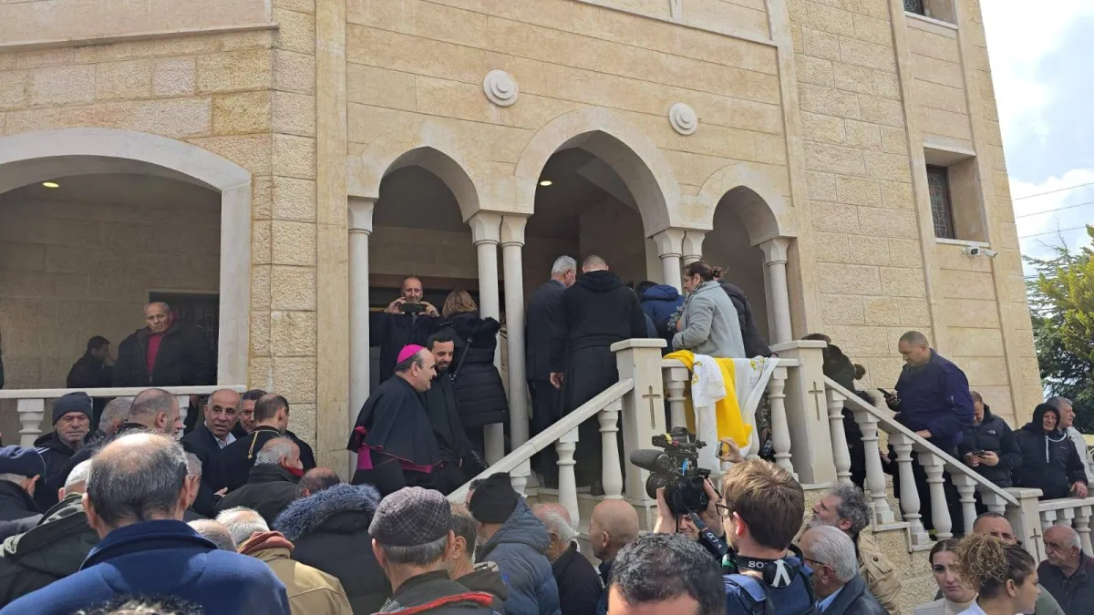 السفير البابوي يتفقد القرى المسيحية في جنوب لبنان