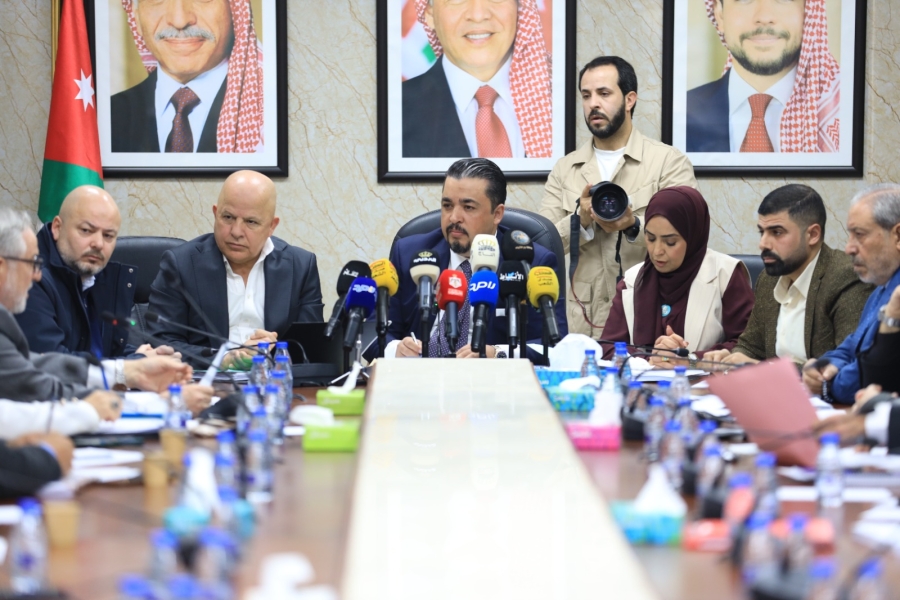 اجتماع لجنة العمل النيابية مع الاحزاب (صور)