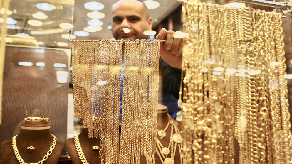اسعار الذهب عيار 21 تسجل 92.9 دينارا في السوق المحلي