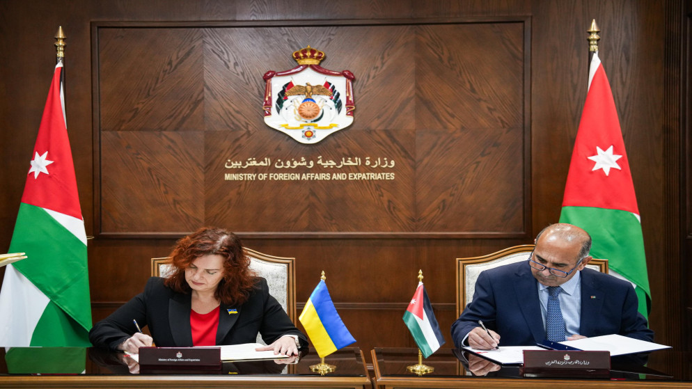 الاردن وأوكرانيا توقعان اتفاقية اعفاء من تاشيرات السفر الدبلوماسية