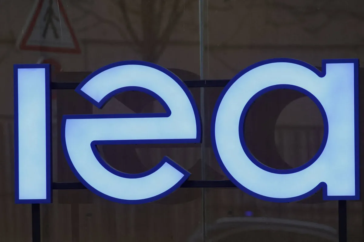 وكالة الطاقة الدولية تبحث الافراج عن المزيد من مخزونات النفط