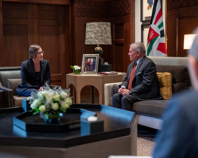 الملك يستقبل الرئيسه إيغر