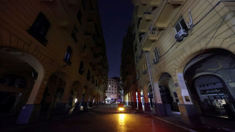 القاهرة تخفض الإضاءة وتغلق مبكرا لتوفير الطاقة