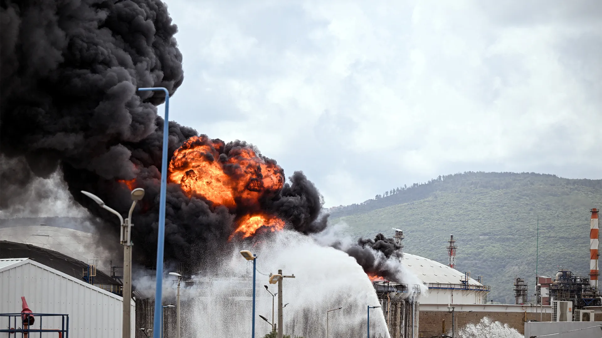 تصاعد خسائر الطاقة والصناعة في اسرائيل وسط تكتم رسمي