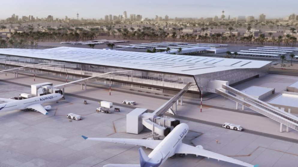 هجوم بطائرات مسيرة يستهدف مطار الكويت وحريق في خزانات الوقود