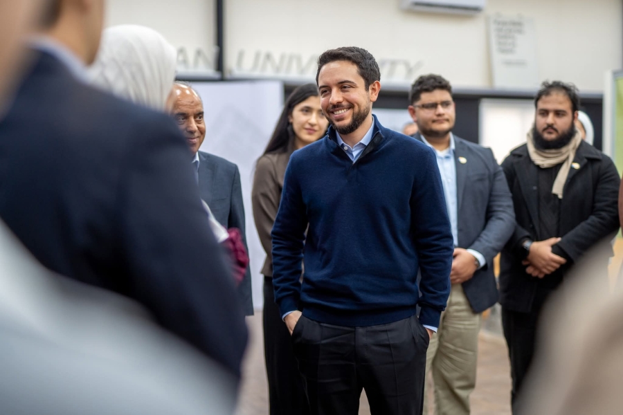 ولي العهد يزور الجامعة الألمانية الأردنية ويلتقي عددا من طلبتها