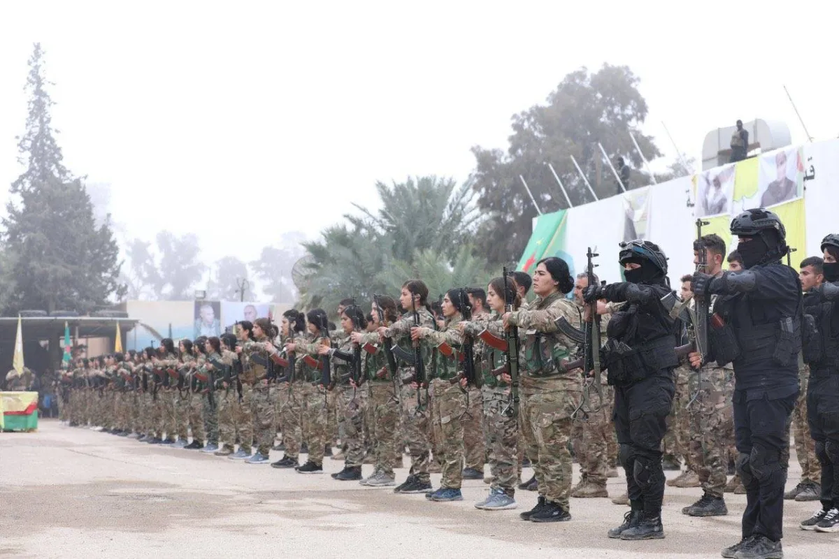 لقاء بين وحدات حماية المراة ووزير الدفاع السوري بدمشق