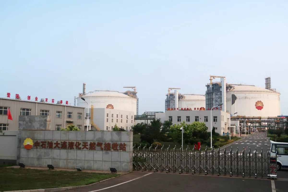 الصين تعيد بيع كميات قياسية من الغاز المسال مستفيدة من ارتفاع الاسعار