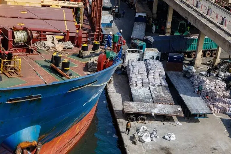 السنغال تحظر سفر مسؤولي الحكومة بسبب ارتفاع اسعار النفط