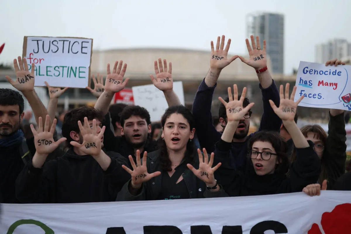 تظاهرات في تل ابيب تطالب بانهاء حروب ايران ولبنان وغزة