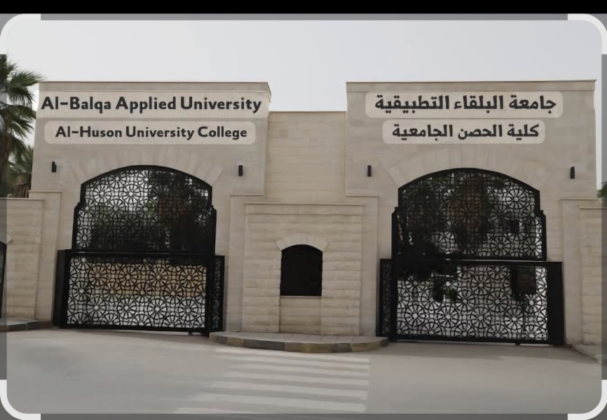 طلبة من مأدبا يدرسون في “البلقاء التطبيقية”: تحميل زائد وحافلات قديمة تهدد السلامة