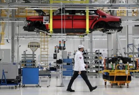 انكماش قطاع التصنيع الروسي في مارس بوتيرة متسارعة