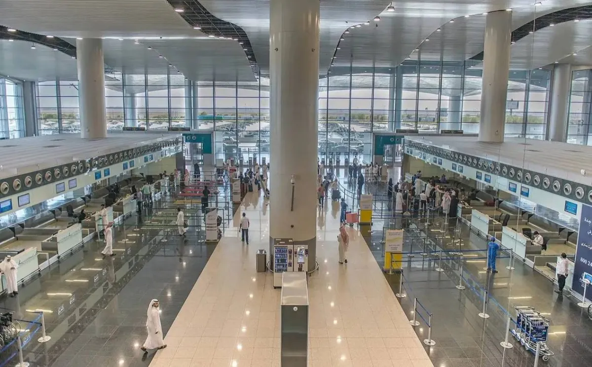 تاثير شظايا هرمز على الطيران العالمي والمطارات السعودية ملاذا اقليميا