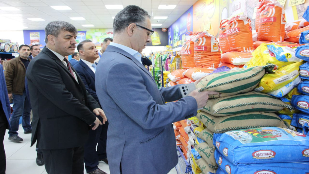 وزير الصناعة يؤكد وفرة السلع بالمؤسستين المدنية والعسكرية