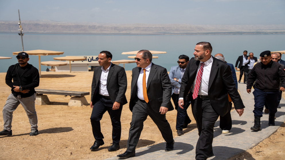 وزير الاستثمار يسترد 390 دونما لتطوير مشاريع البحر الميت