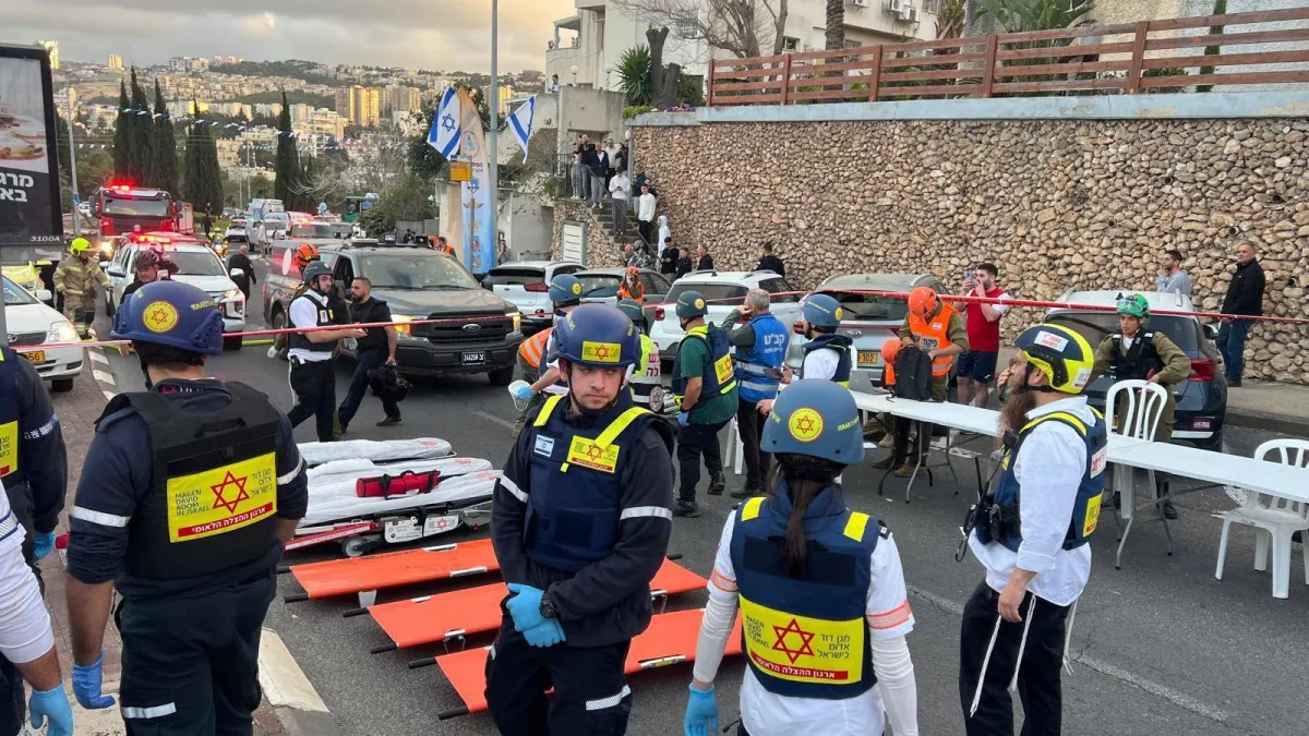 اصابات اثر سقوط صاروخ ايراني على مبنى سكني في حيفا