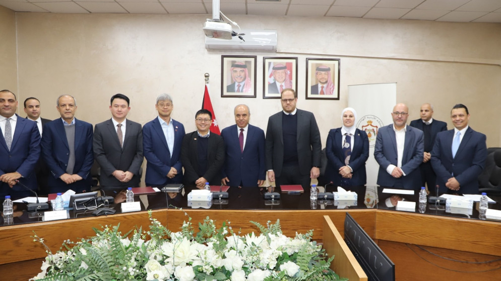 التربية توقع مذكرة تفاهم لتنفيذ النقل المدرسي في الجنوب والعقبة