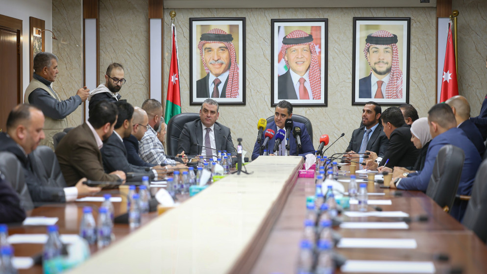 بحث معيقات تواجه العاملين في قطاع مراكز اللياقة البدنية