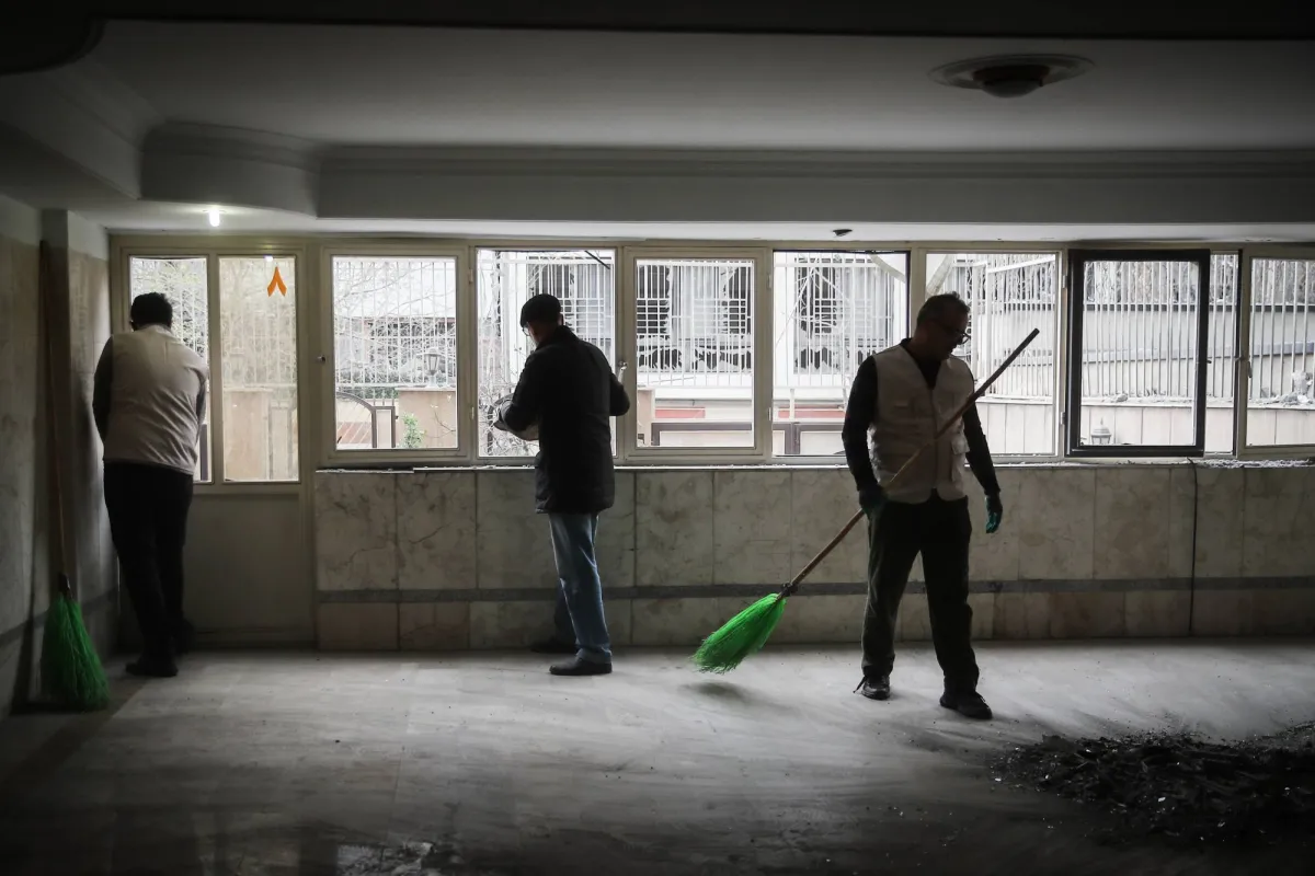 مسؤول ايراني يدعو لتشكيل سلاسل بشرية لحماية محطات الكهرباء