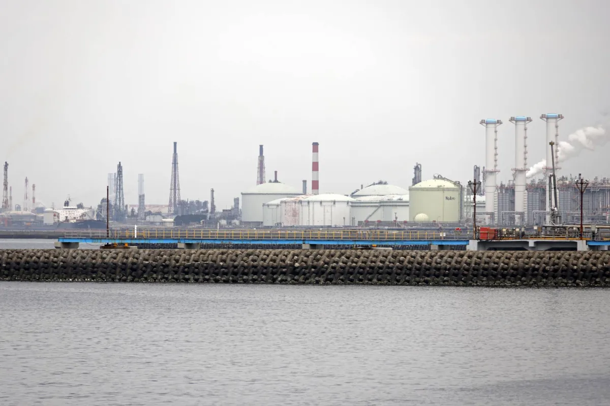 اليابان تبتكر طرقا جديدة لتامين النفط بعيدا عن هرمز