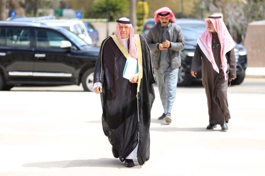 النواب قبل جلستهم (صور)