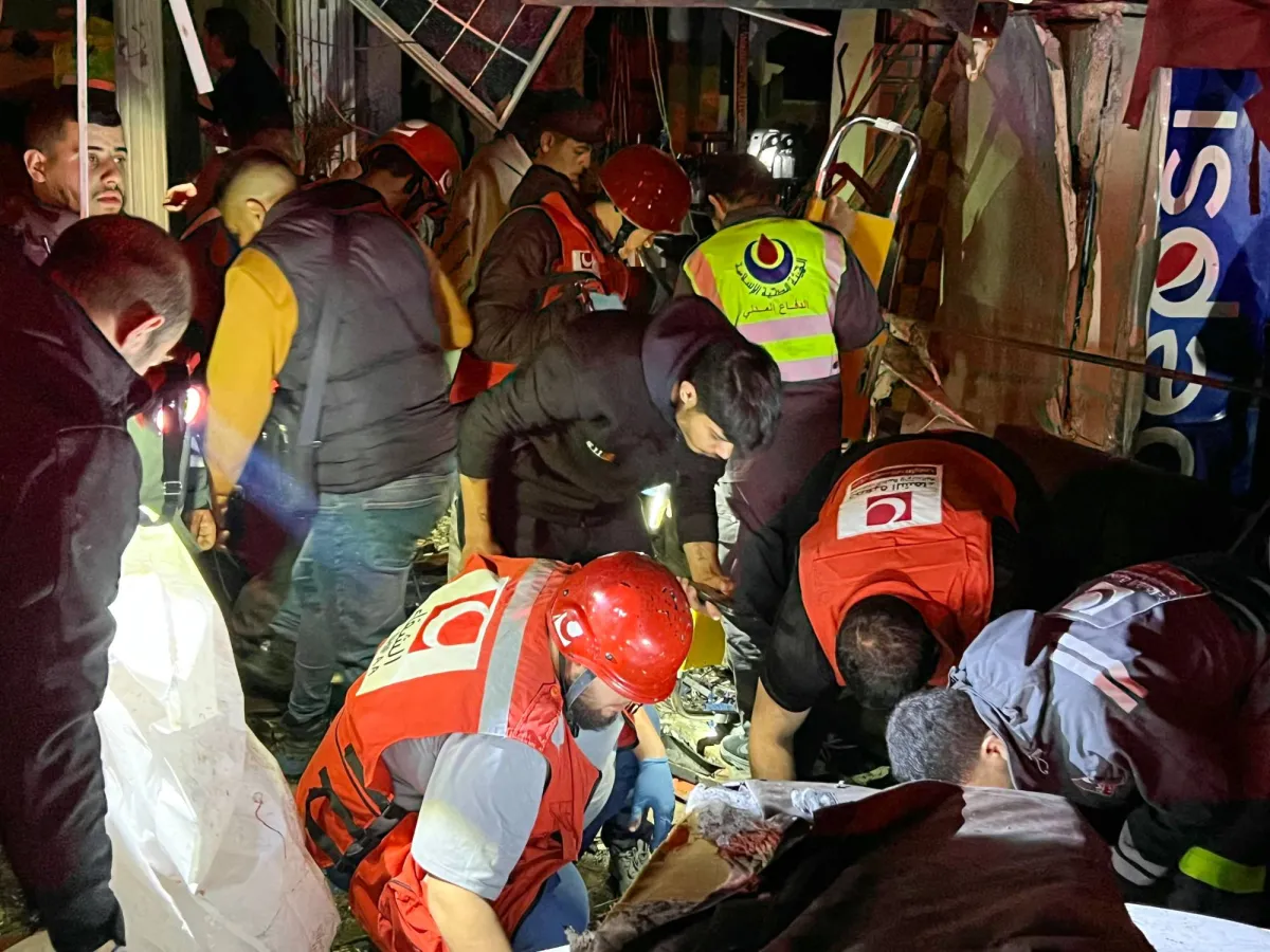 8 قتلى في غارة اسرائيلية تهز مدينة صيدا اللبنانية