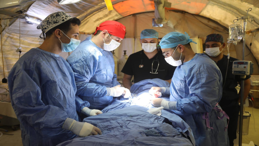 المستشفى الميداني الاردني في غزة يجري عملية جراحية معقدة