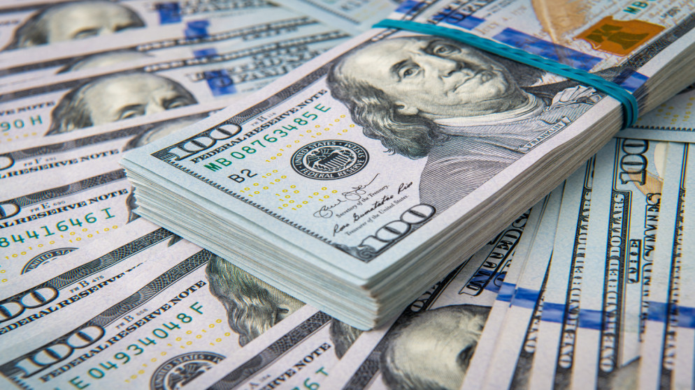 الدولار يتجه نحو خسائر اسبوعية بانتظار المحادثات الاميركية الايرانية