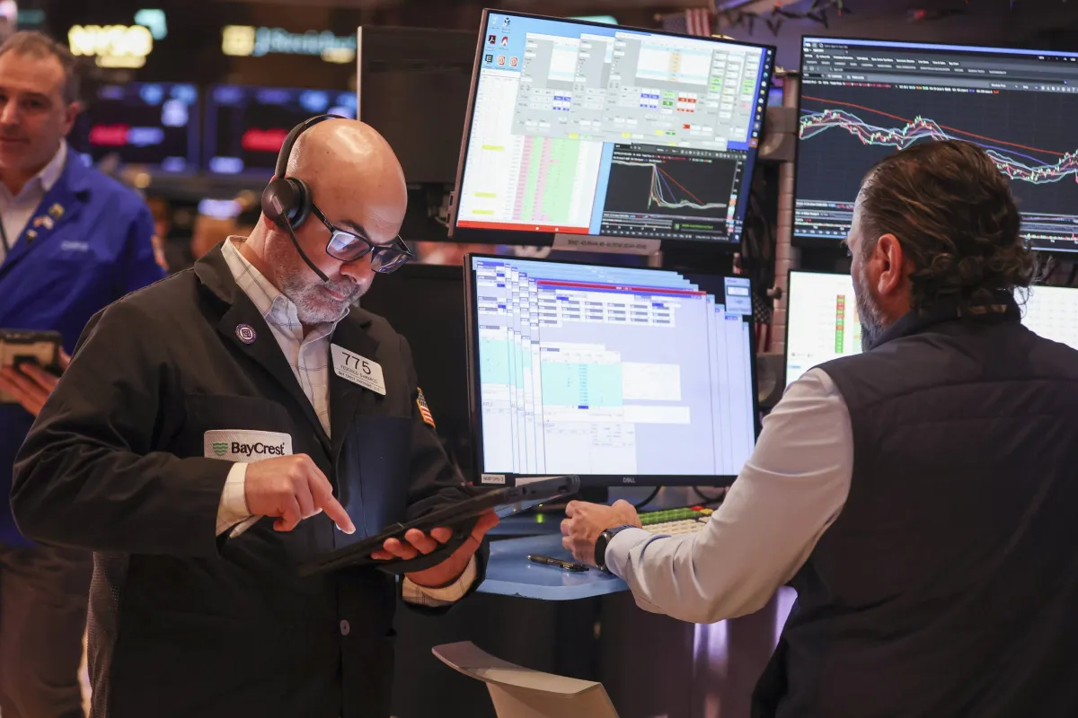 وول ستريت تترقب الدبلوماسية وسط تذبذب الاسهم والنفط