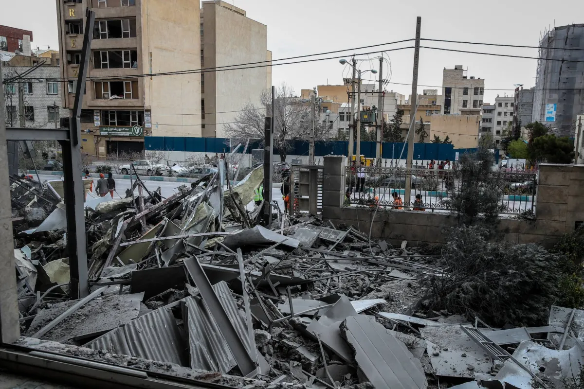 مبعوث غوتيريش يلتقي مسؤولا ايرانيا ويتفقد مواقع قصف في طهران