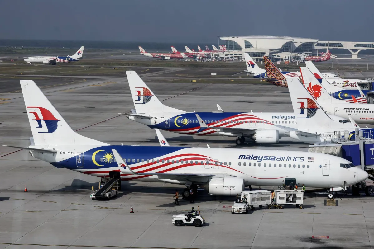 شركات الطيران تواجه ارتفاع تكاليف الوقود بالغاء الرحلات وزيادة الرسوم