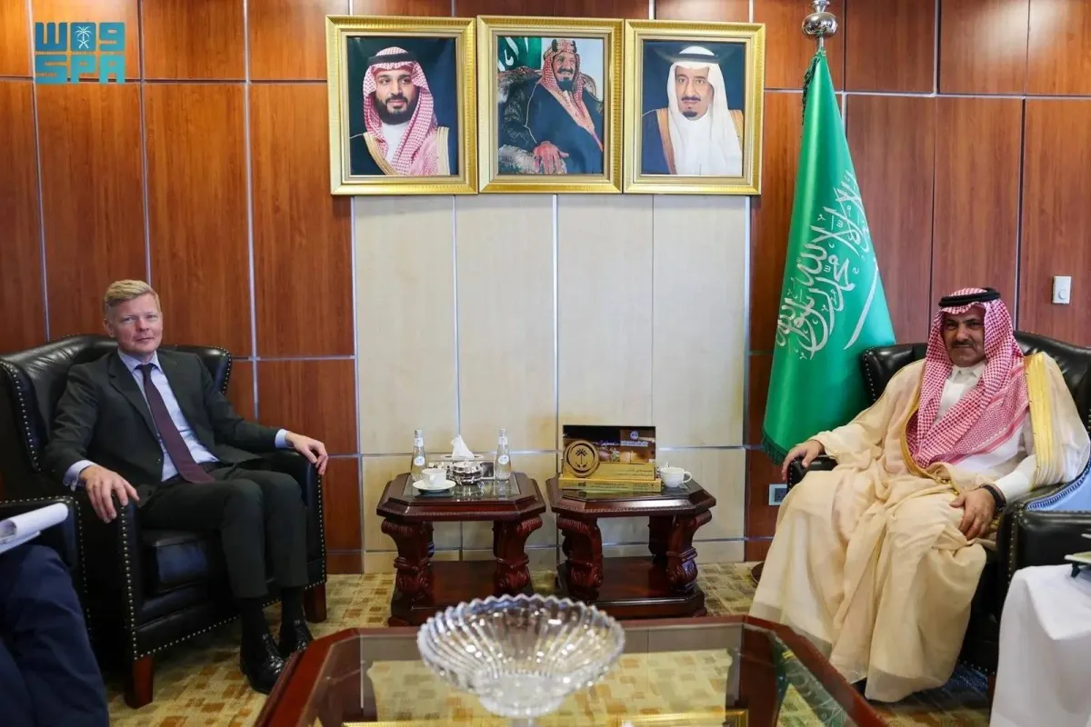 السفير السعودي والمبعوث الاممي يناقشان ملف المحتجزين في اليمن