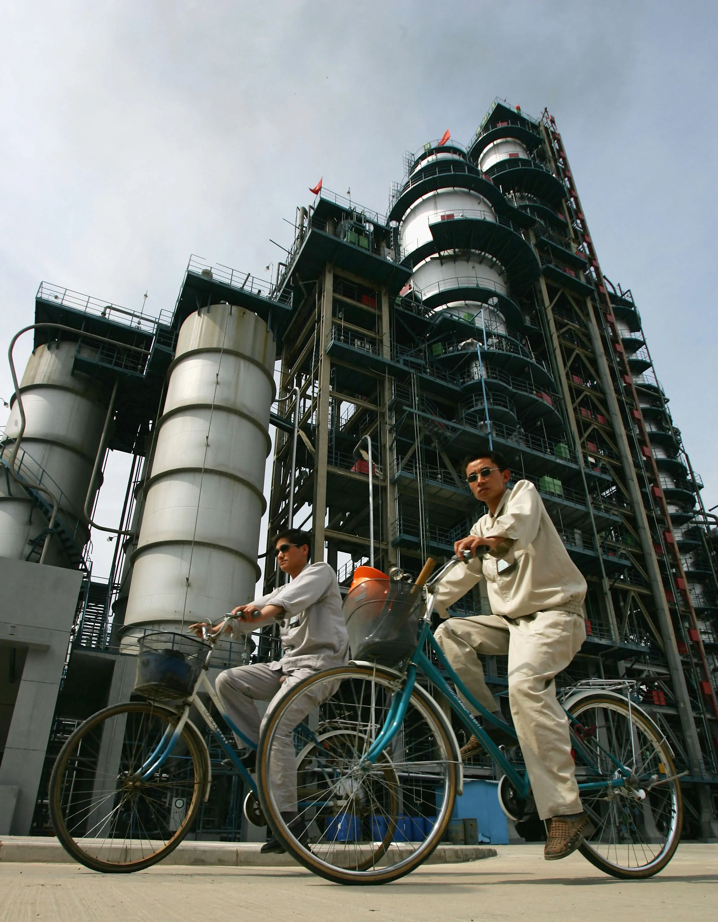 الصين تشتري النفط الايراني بسعر اعلى من خام برنت لاول مرة منذ سنوات