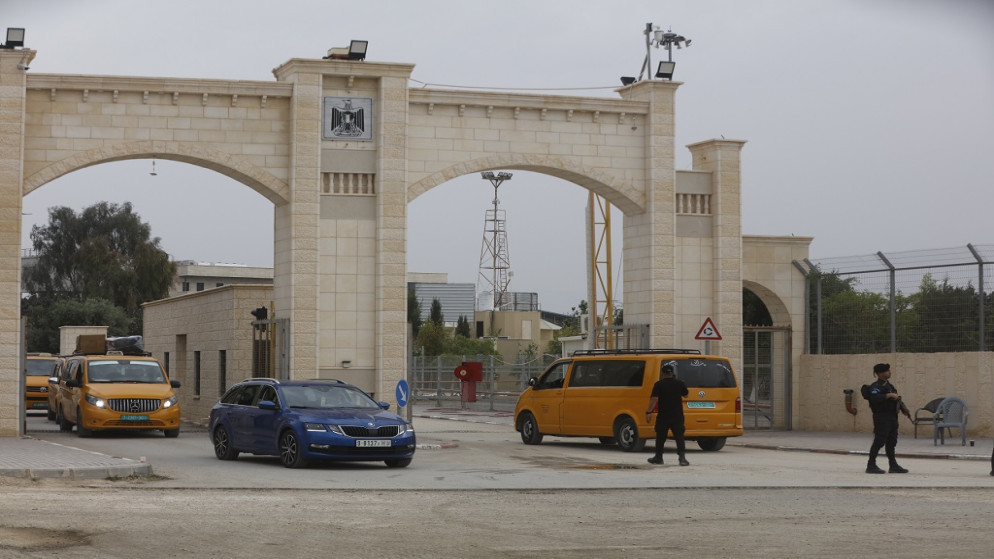 عبور 19 الف مسافر عبر معبر الكرامة وتوقيف 51 مطلوبا