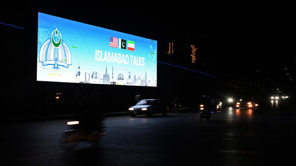 محادثات امريكية ايرانية ومساع لتطهير مضيق هرمز