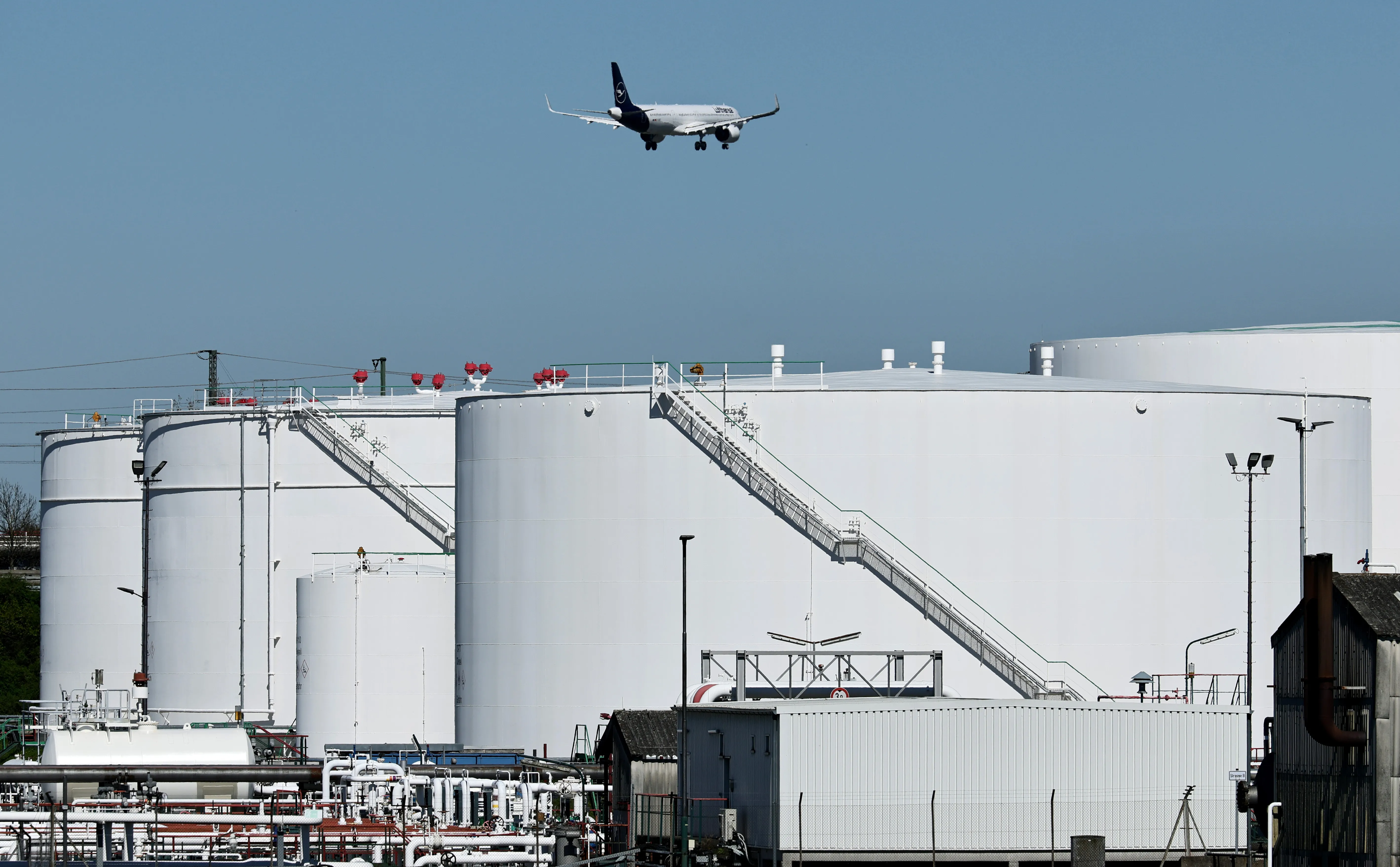 اياتا تعافي امدادات وقود الطائرات يستغرق اشهرا