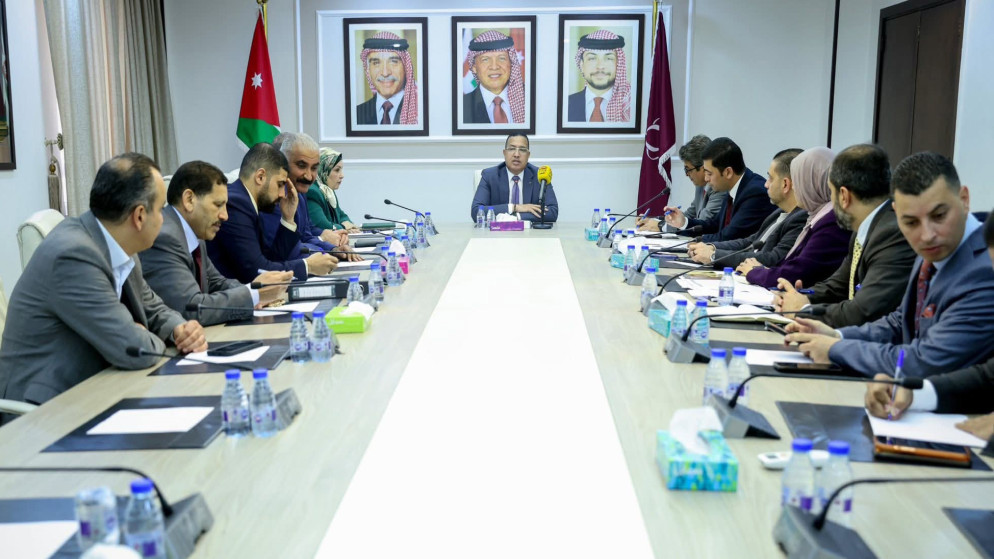 الادارية النيابية تناقش اوضاع موظفي الشباب وتحديات الاندية