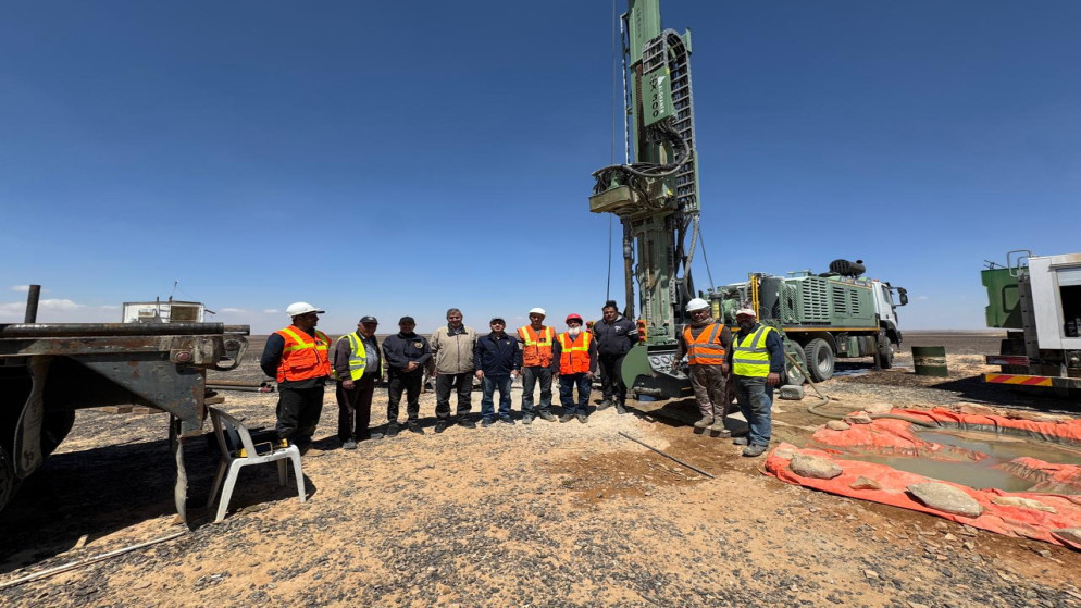 الخرابشة يتفقد مشاريع التنقيب عن الفوسفات جنوب الاردن