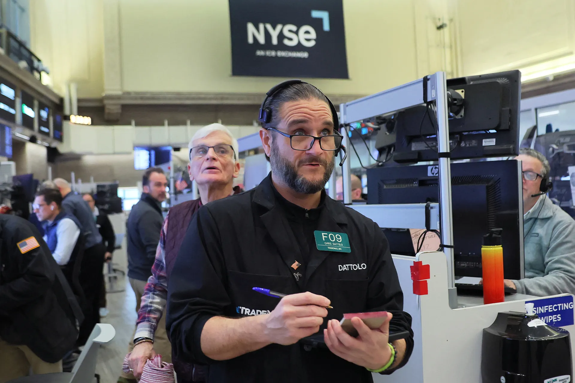 وول ستريت تحت ضغط الحصار الامريكي للمواني الايرانية