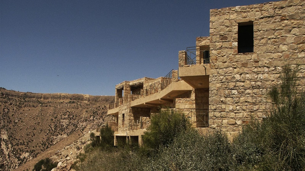 بيت الضيافة بضانا تحفة معمارية وسياحة بيئية فريدة