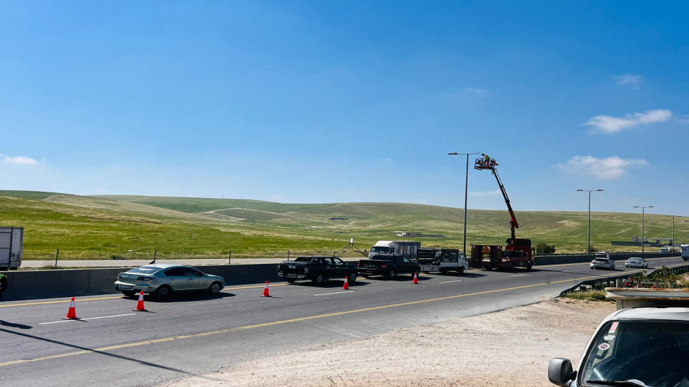 اطلاق مشروع انارة ممر عمان التنموي بالطاقة الشمسية