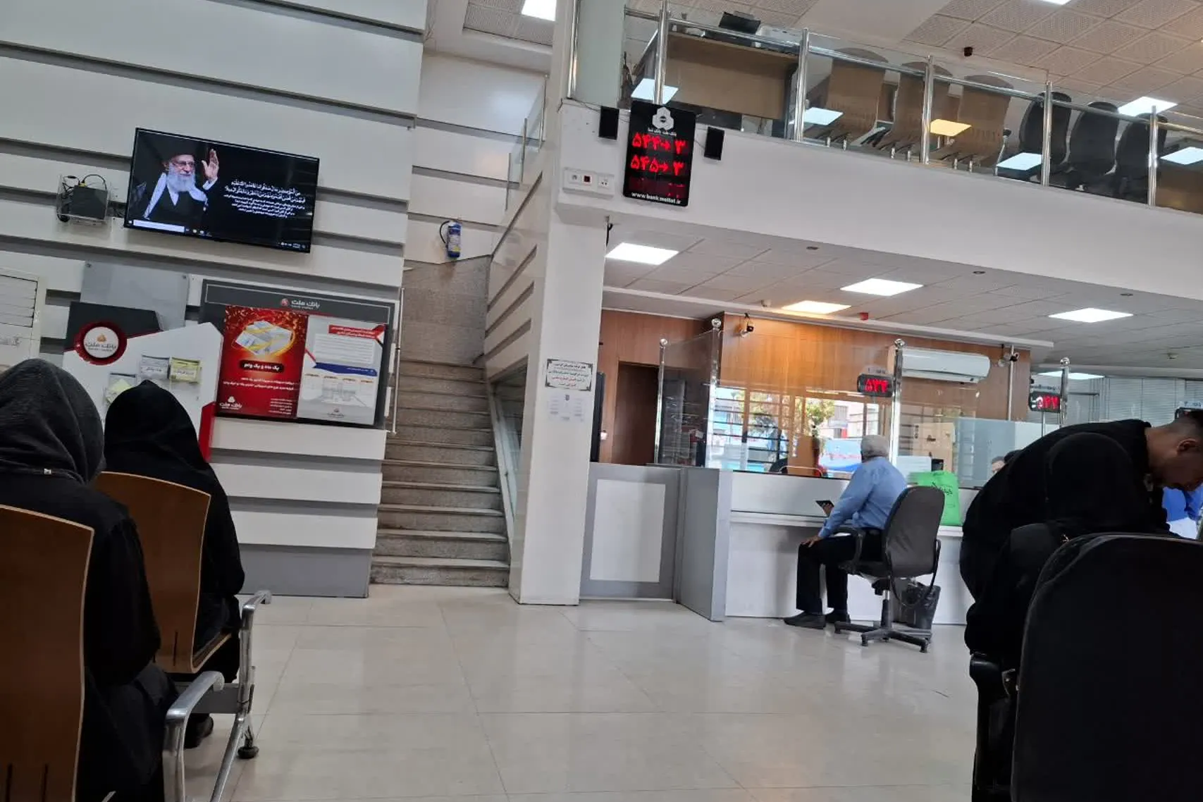 ايران: مرونة المصارف وتوقف البورصة.. هل ينتعش الاقتصاد بعد الهدنة؟